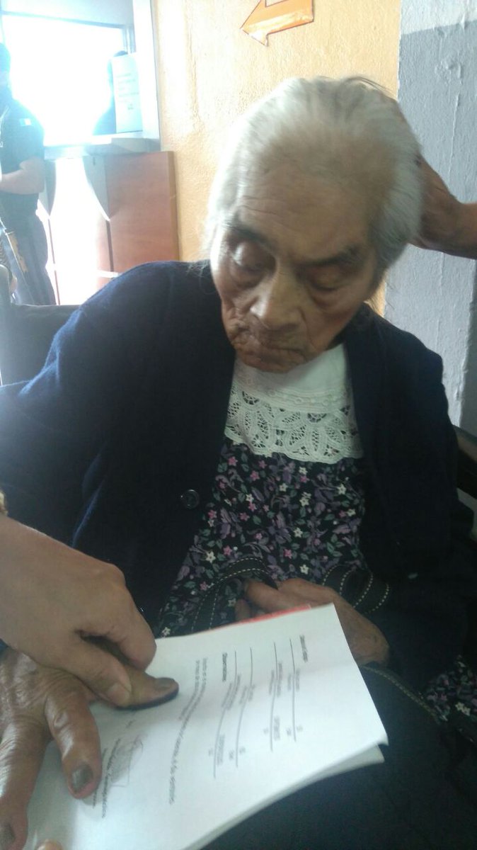 VeraGramajo's tweet photo. #Renapgt; Santa Catarina Pinula continua erradicando el Sub Registro. Señora de 95 años inscrita hoy. #rudygallardo https://t.co/t3Ds5UcVSM