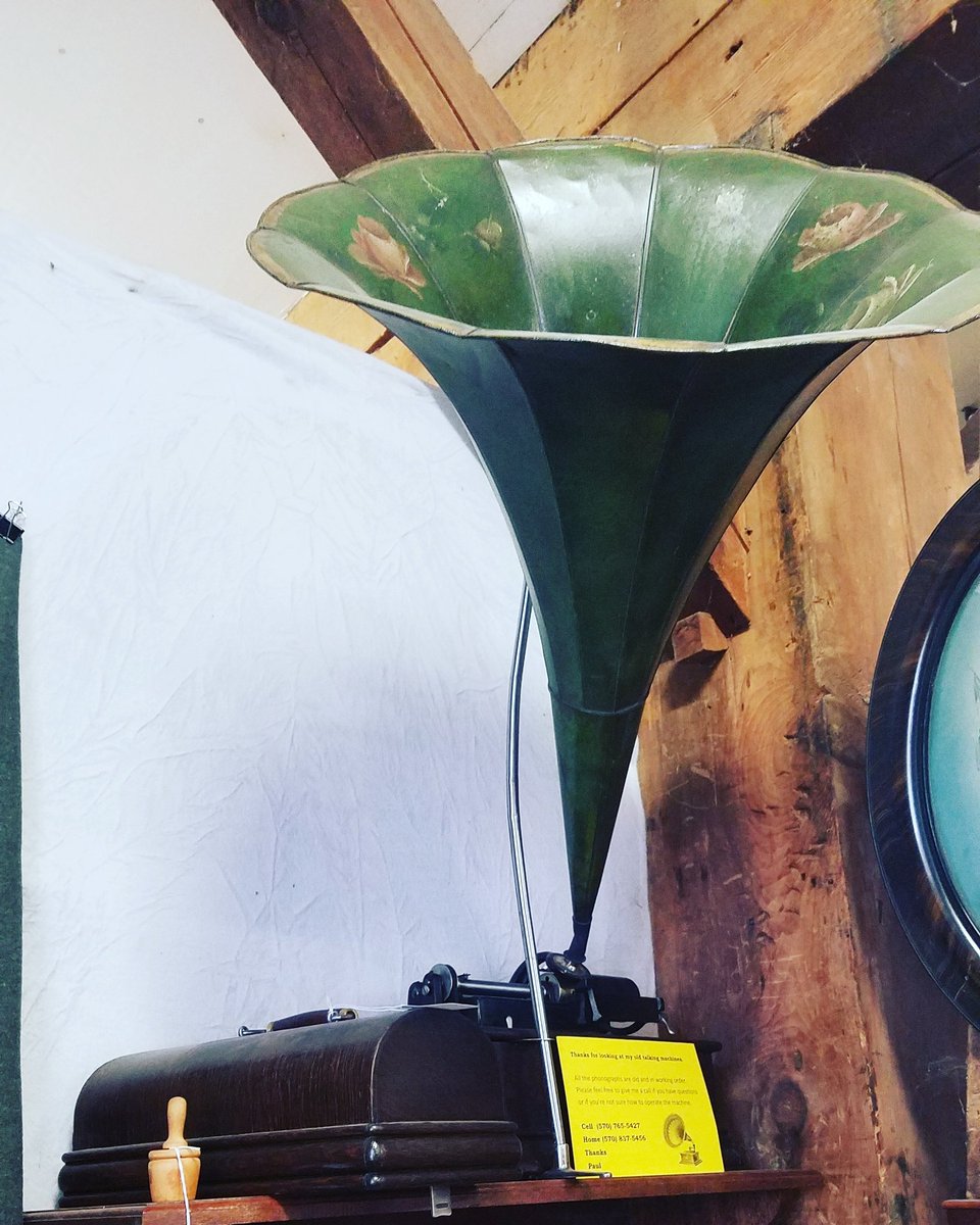 ohgrawd_ohno's tweet image. Look at this Phonograph..