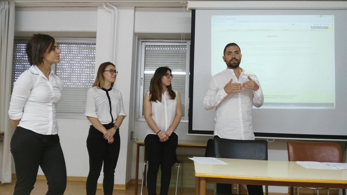 InstitutBastida's tweet photo. Alumnat 2ISOB presentant els projectes d'intervenció social. #ProjecteFinalCicleFormatiu #LaBastida #2ISOB #projecte https://t.co/3UAN8EVqhc