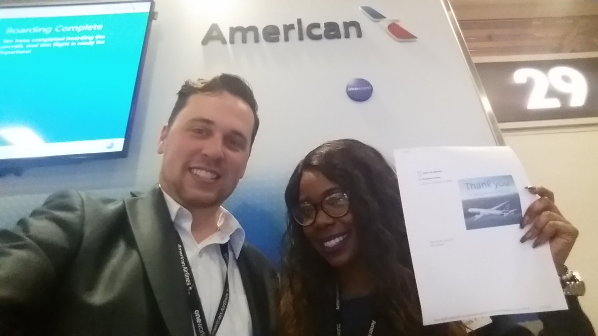 AmericanAir's tweet photo. @jenlux We want to show you that your kind words really put a smile on our agent's face. #yourcommentsmatter https://t.co/KeVNZY1Ujj