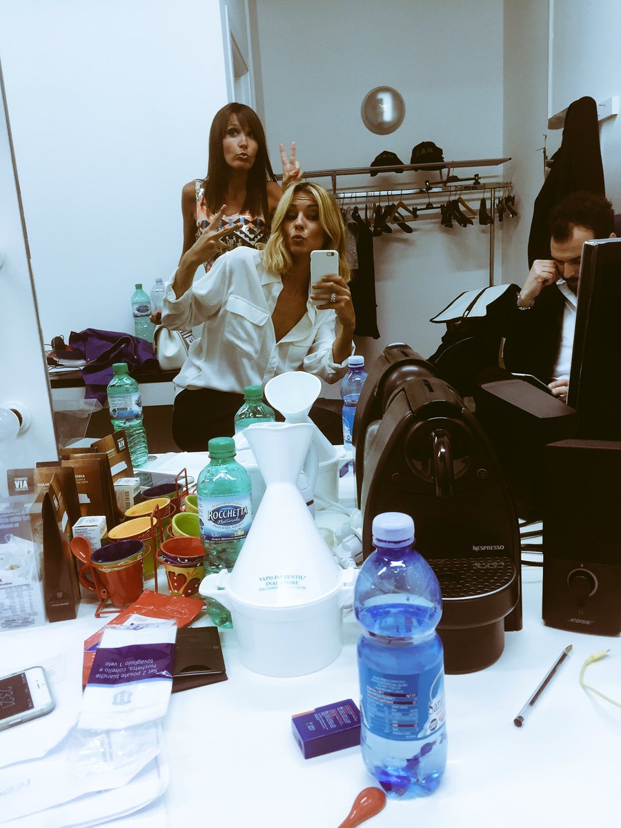 robertaruiu's tweet image. Backstage #TeamPezzali 🔝 #camerini @debbypooh