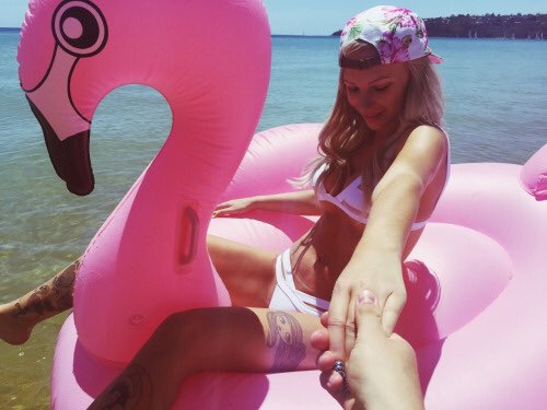 SwanFloats's tweet photo. How good does the flamingo float look. Get the latest summer trend here > https://t.co/qZiGz4jFTu 💗 https://t.co/gpnSBbtCzx
