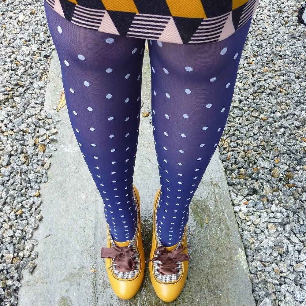 SocksHut's tweet photo. Fancy Outfit #bluesocks #coolsocks #pantyhose #pantyhoselegs #pantyhosegirl #fashionpantyhose https://t.co/ZrOzl95ytZ