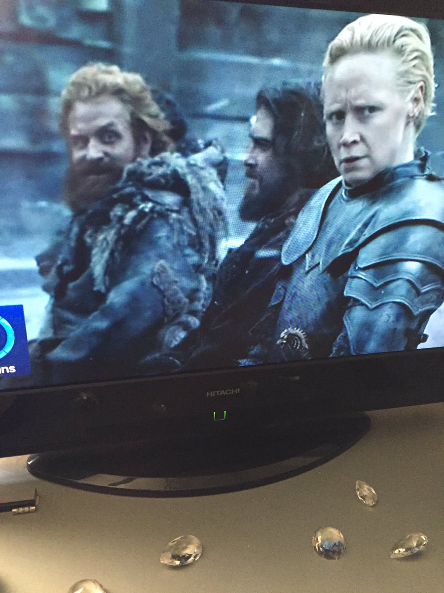 bethanlooms's tweet photo. Stop playing hard to get Brienne 😂 #GoT #GameofThrones https://t.co/CjfskR9Oeb