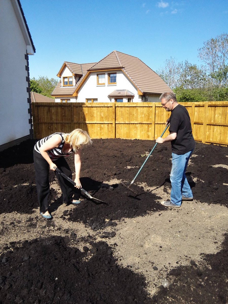 beaton_bruce's tweet photo. Today the earth moved for @hbphotography81 #plot2 https://t.co/V4dwgmP6Gq