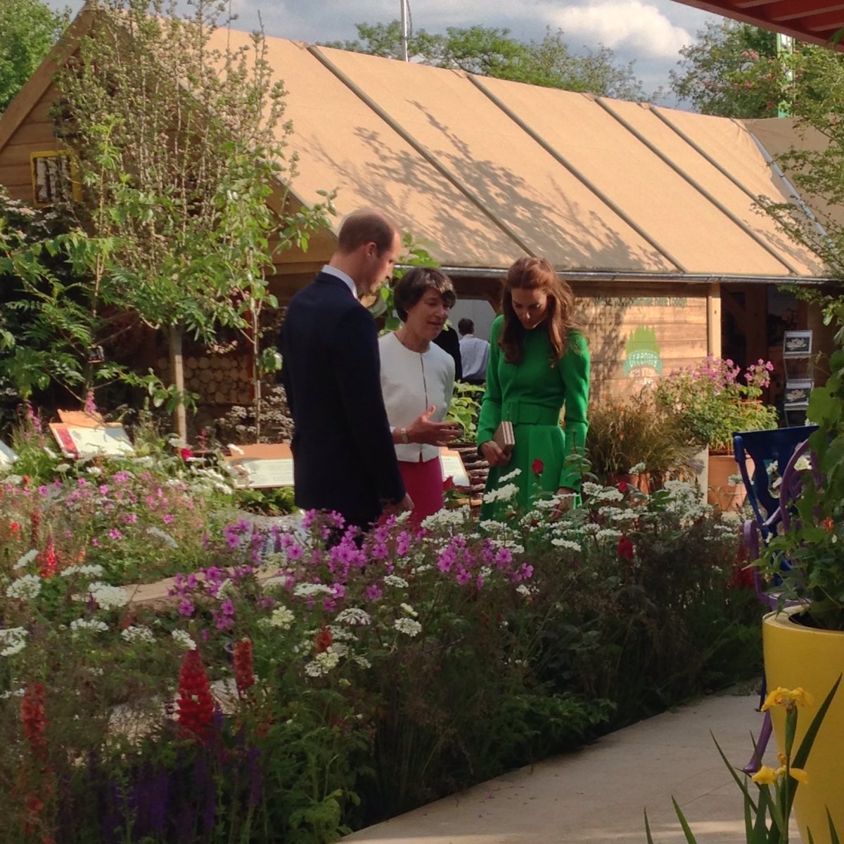 The_RHS's tweet photo. Delighted to have The Duke and Duchess of Cambridge at #RHSChelsea for the first time @RoyalFamily @KensingtonRoyal https://t.co/i8zoqh57pn