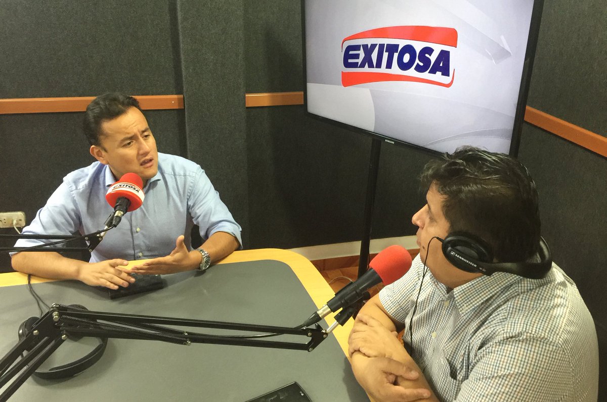 RichardAcunaN's tweet photo. En entrevista en Radio Exitosa, con mi amigo Lucho Aguilar. https://t.co/LPWA6Rim4E