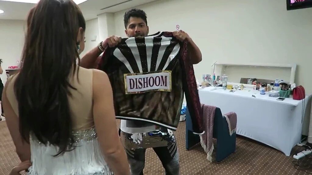VarunUpdates's tweet photo. Dishoom Promotions are already onn😍 @Varun_dvn @Asli_Jacqueline https://t.co/fpL78FH1Kq