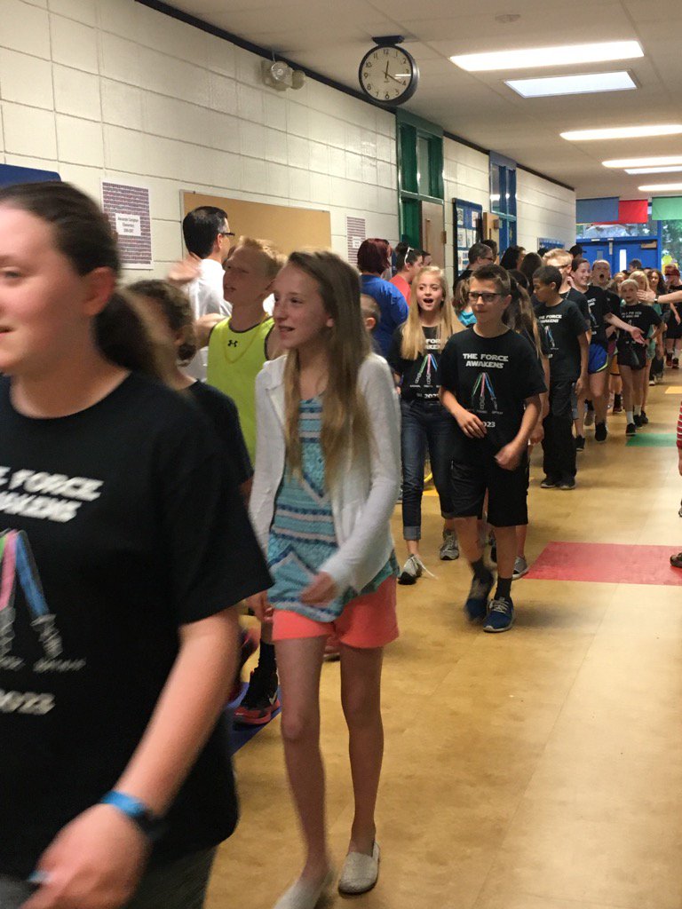 bcunningham61's tweet image. #lpsAD 5th grade hallwalk! Going to miss these kiddos! #funtradition #lpsleads