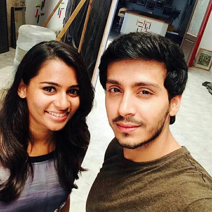 sandhirians's tweet photo. [PICS] @8paramsingh and @HarshitaGaur12 with a fan on the sets of #SaddaHaq #Season2 😍 https://t.co/QMUwLX799p