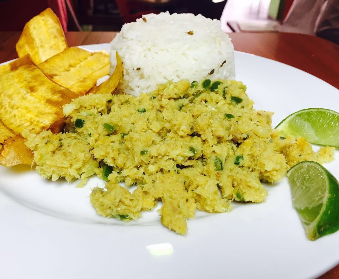 Piuttostorest's tweet photo. Hoy toca pescadito ummm... #Mojito y unos ricos #Tostones #Lunes #ComidaSana #ComoATiTeGusta  #Piuttosto #BuenLunes https://t.co/ItdbRVNM4K
