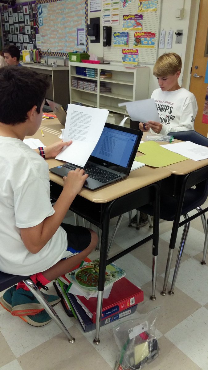 FDStahl's tweet image. Getting started on our memoir books #decorating #section74