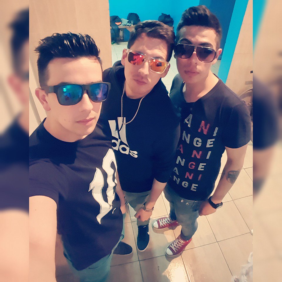 NotaEquis's tweet image. Buen día! #NotaEquis 🎵 Cuando queremos ser hermanos !!
Sigue escuchando "Enamorados" youtu.be/jli75HdiNcA