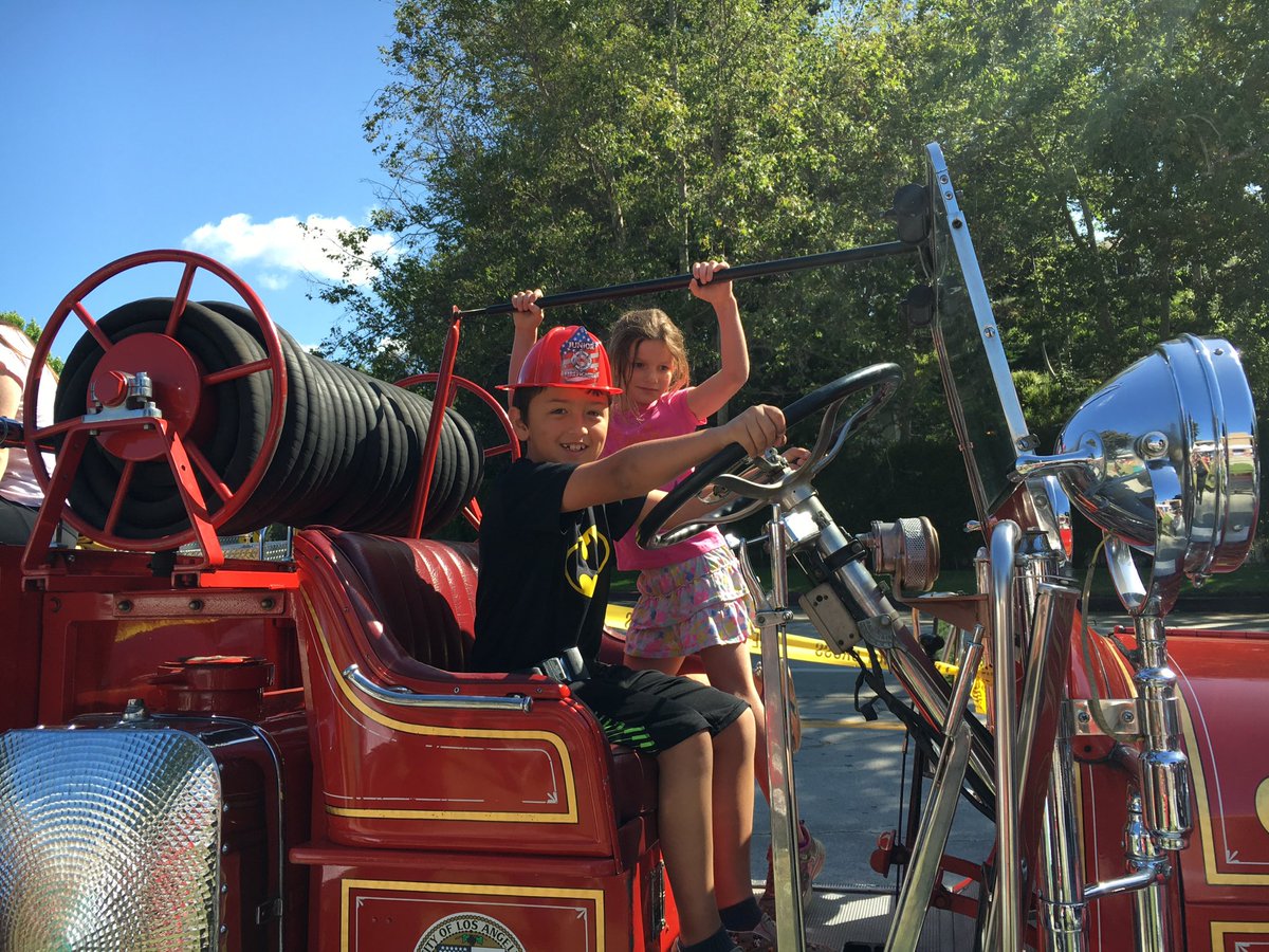 LAFDBANDWAGON's tweet photo. #LAFD #FS71 #community #pancake breakfast yesterday @LAFDwest https://t.co/zuCK2iacxl