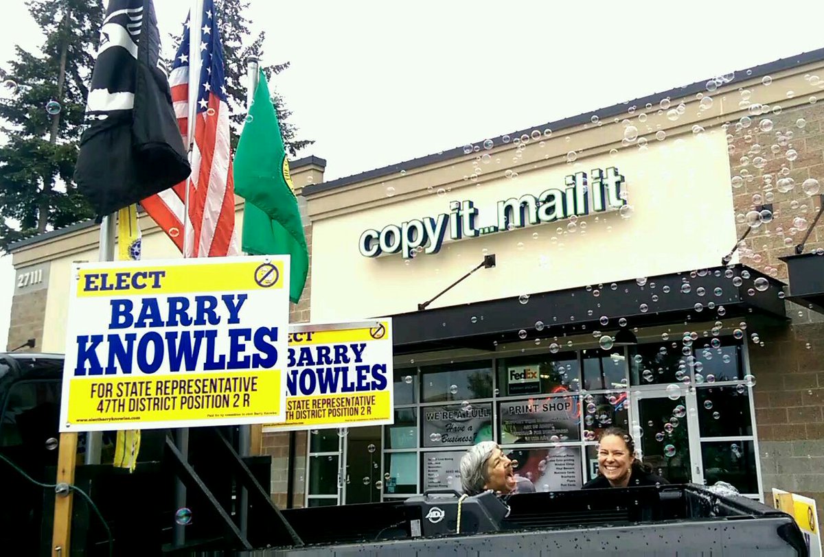 ElectBKnowles's tweet photo. Stopped by to see our business supporter Copy It...Mail It. Your awesome!!!
#rollwithknowles #copyitmailit https://t.co/gymLNAONPP