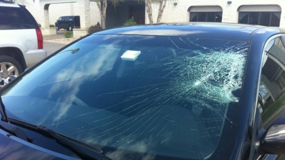 AppleGlassHou's tweet image. If you have a damaged windshield, you need to have it replaced. Here's why: angieslist.com/articles/why-r…