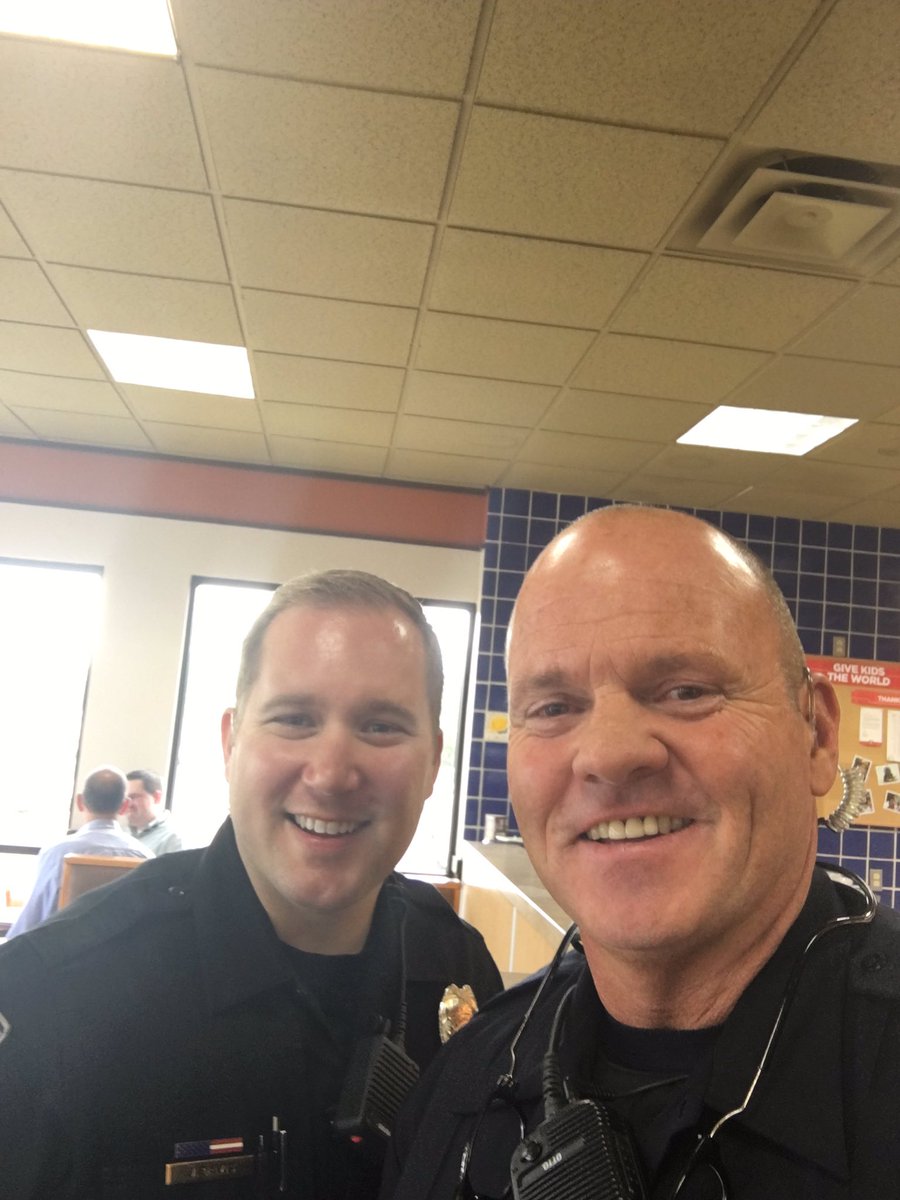 FitRepParker's tweet photo. Lunch with Officer Daniels !! https://t.co/Etj7BRllXL