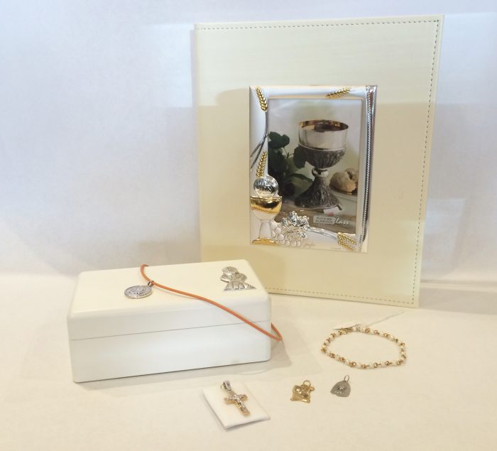 sabarisonline's tweet photo. Regalos para comuniones – Antoxos https://t.co/aFv3kNpAW5 https://t.co/Jx3JuTSdZr