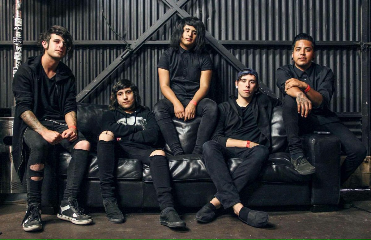 AHS_Adrian's tweet photo. AHS HEADLINER 5/21/16 photos by @ariiXana_ https://t.co/zFkeBsLdV5