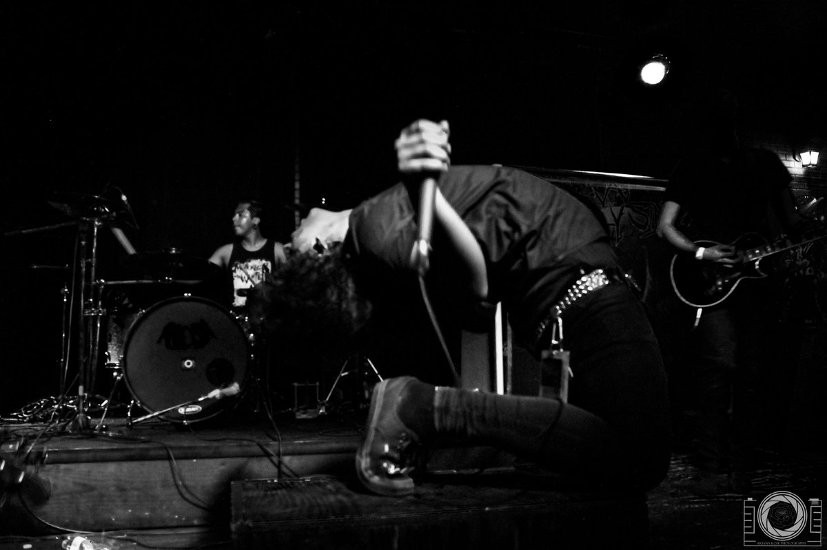 AHS_Adrian's tweet photo. AHS HEADLINER 5/21/16 photos by @ariiXana_ https://t.co/zFkeBsLdV5