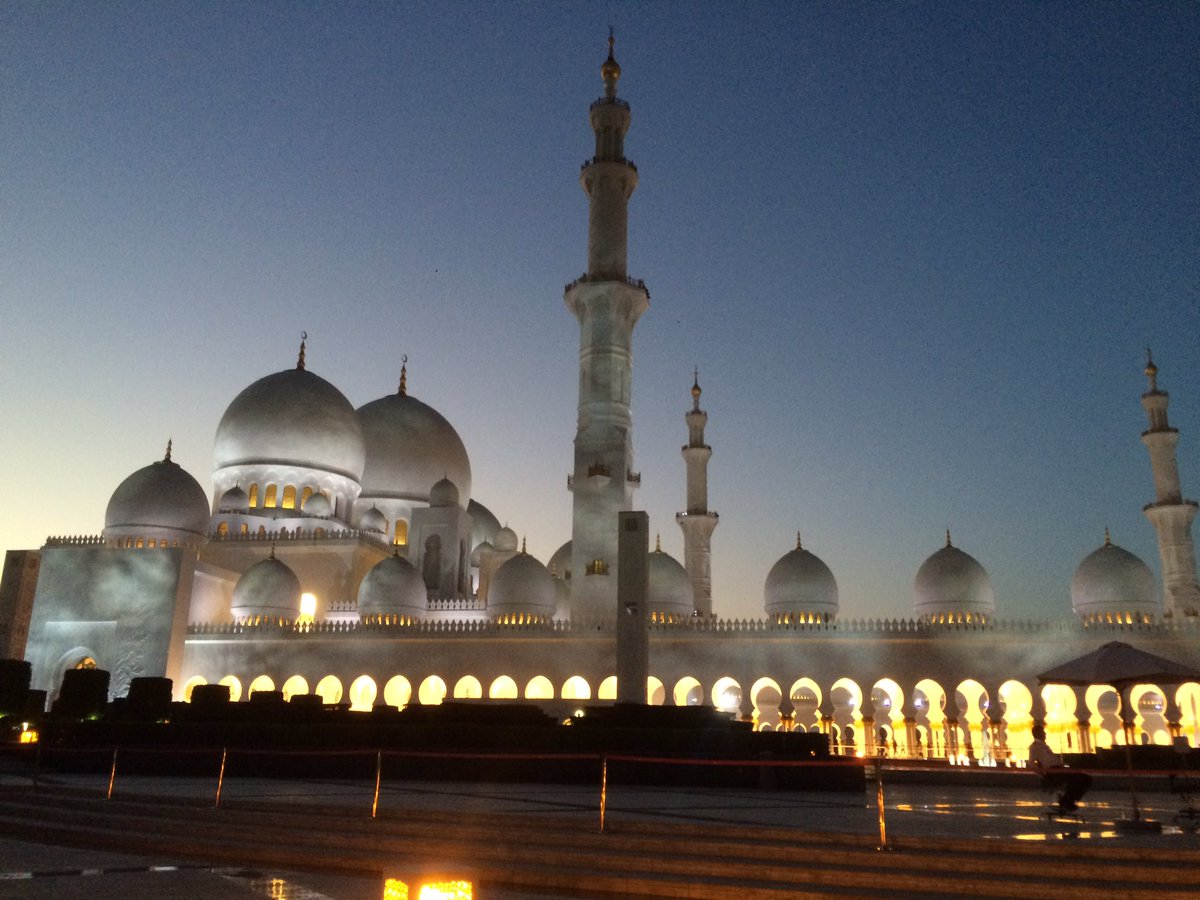 ginnnach's tweet photo. I'm so emotional, Sheikh Zayed Masjid is so freaking beautiful Masha'Allah 😭 https://t.co/DVMgU3cZTw