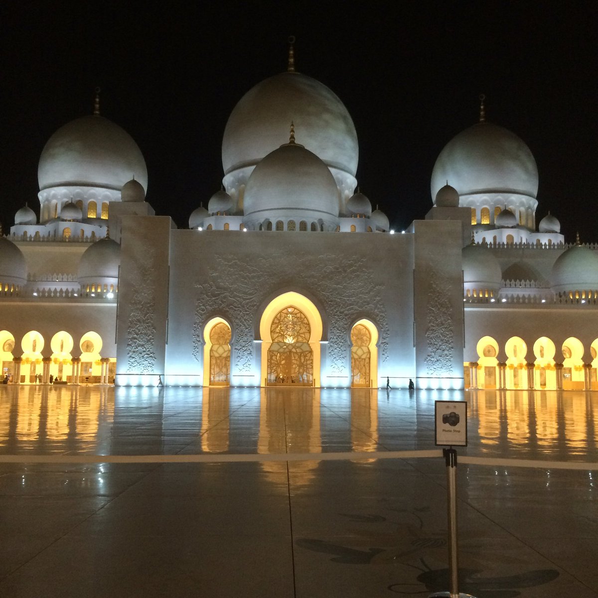 ginnnach's tweet photo. I'm so emotional, Sheikh Zayed Masjid is so freaking beautiful Masha'Allah 😭 https://t.co/DVMgU3cZTw