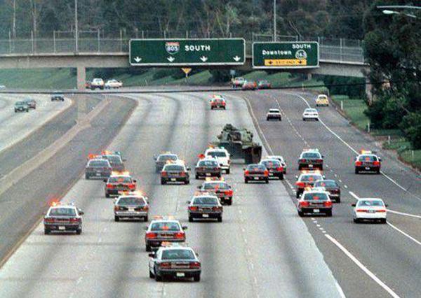 lLoveHistory's tweet photo. A tank police chase in San Diego, California, 1995. https://t.co/Z0JsrcukZU