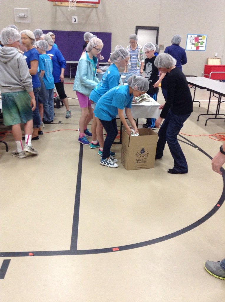 RockCreek5B's tweet image. RC making a difference feeding the hungry @MissNosersClass @learningrocks5 @5thGradeFun #rctopdogs @AnkenyRockCreek