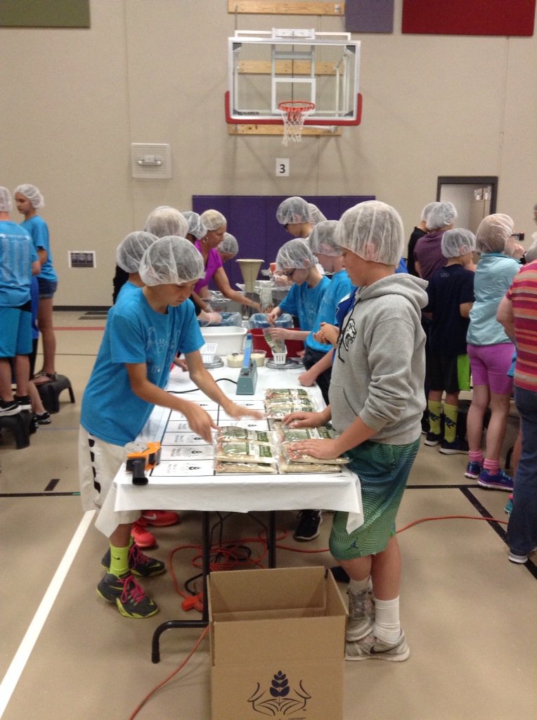 RockCreek5B's tweet image. RC making a difference feeding the hungry @MissNosersClass @learningrocks5 @5thGradeFun #rctopdogs @AnkenyRockCreek