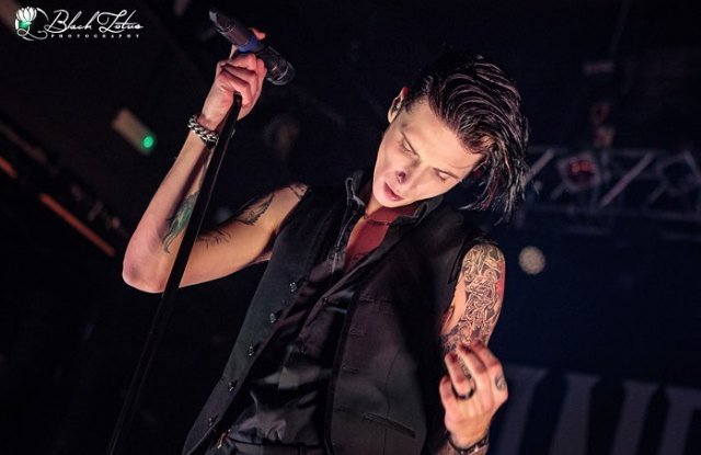 AndyBVBItaly's tweet photo. #AndyBLACK performing at @KOKOLondon (20/05/2016) pt. 3 | #TheHomecomingTour 

📷: @BlackLotusPhot0 https://t.co/2voZJSaJbZ