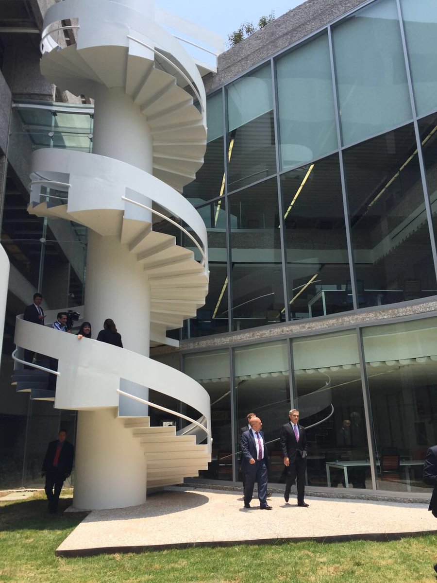 ManceraMiguelMX's tweet photo. Felicito a @ELCOLMEX por la inauguración del edificio Mario Ojeda de la Biblioteca Daniel Cosío Villegas #mm https://t.co/6zDx3LgzzZ