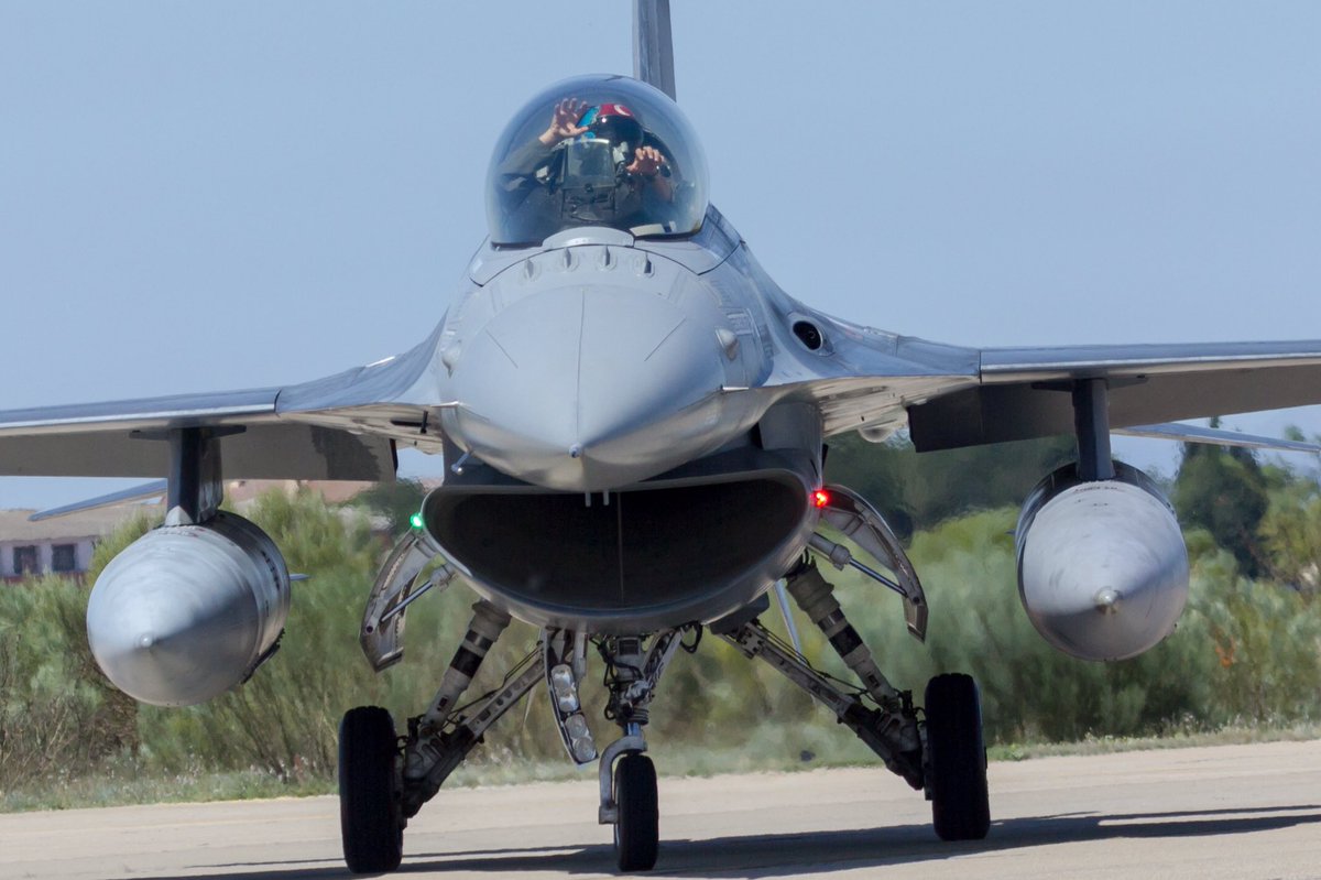 PhotoAviationES's tweet photo. Qué lástima que no se pueda oír... Todo un espectáculo @NatoTigers @SpottersMurcia  @sg_albert https://t.co/0gRqTxpiBC