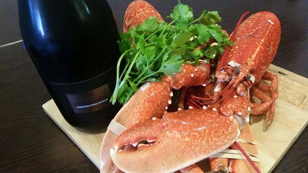 Shelleys_DiningRoom tweet media