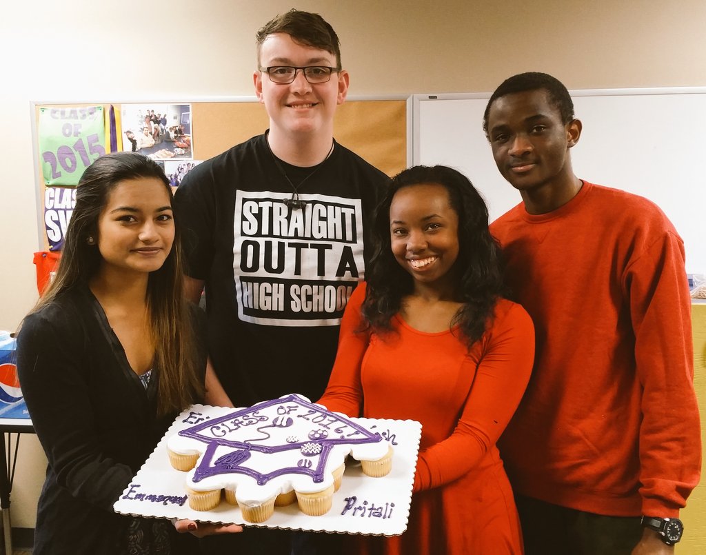 LisaNicStephens's tweet photo. Congrats to our Senior Class Officers! @BDU_Scholars @BDUtv_News @_Mr_East @radaugherty https://t.co/u6fBFsrpe3