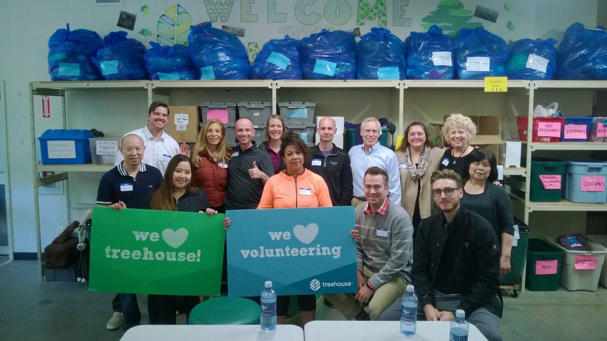 WAC_Concierge's tweet photo. The WAC team volunteering at #Treehouseforkids, #greatcause, last week. https://t.co/XIgfJVU8ZN