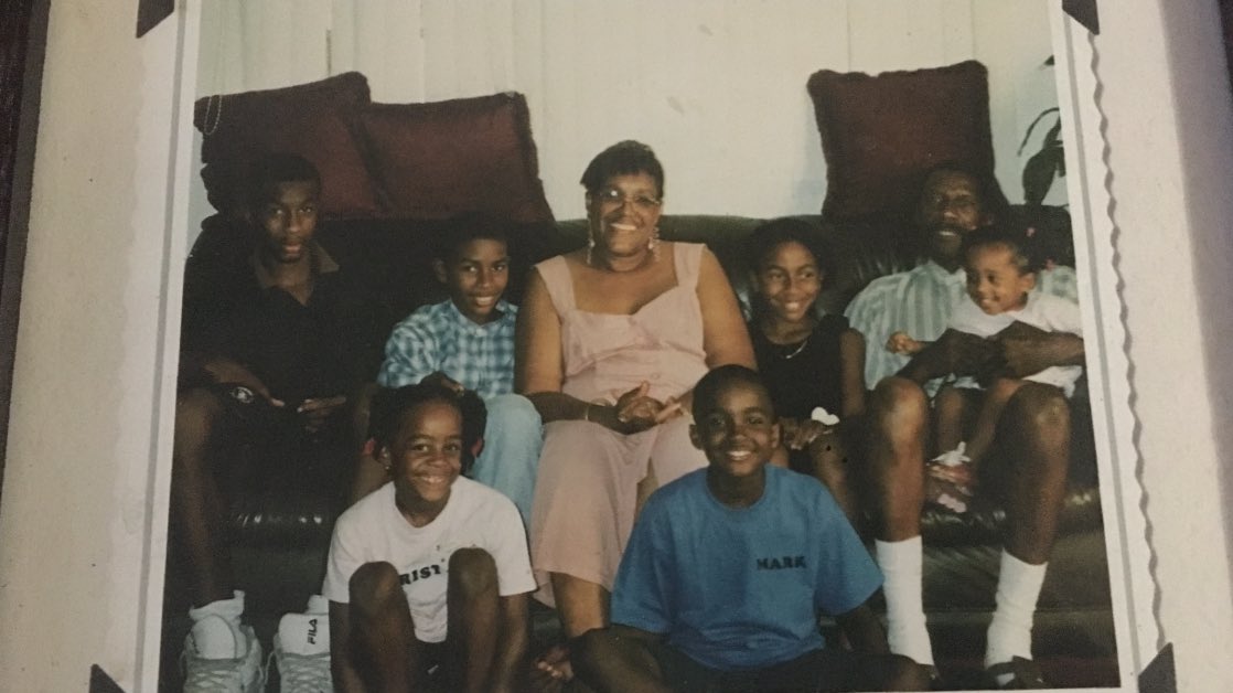_hell0beautiful's tweet photo. 😂😂😍😍😍 20 years later https://t.co/hwzyxHXzgW