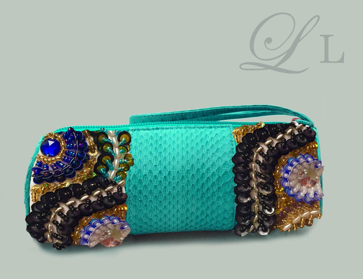 @handbagsnews have you seen the Teal MBag? Perfect to hold all of your Must (Makeup, Money & Moblie) #handbags