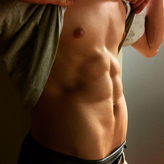 From <a href="/moritznepomuk/">Moritz</a> - #training #gettingshape #bouldering #abs #fit