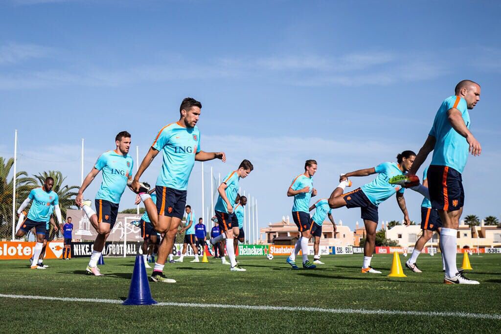fckruisband's tweet photo. RT @Kevin_strootman: Training in Portugal with the Dutch national team. It feels good to be back. https://t.co/TxCehUNu4U

#FCKRUISBAND
