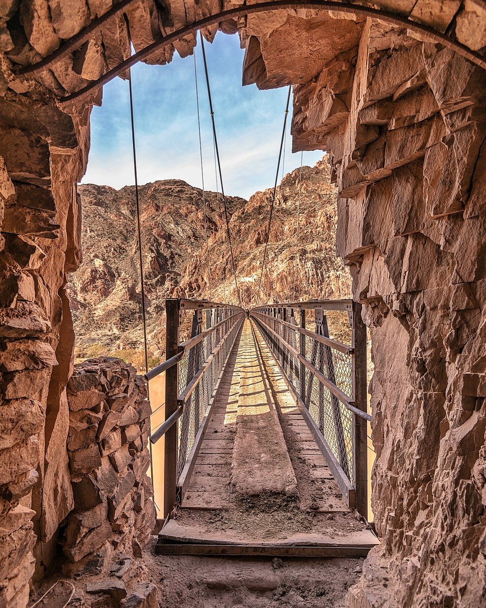 wanderingpix's tweet photo. Please mind the gap. South Kaibab Trail Suspension Bridge #GrandCanyon #NationalPark #Arizona https://t.co/AkIn40TPMV