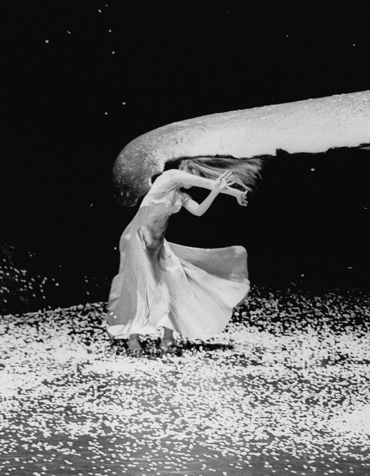 Ten Chi, Tanztheater Wuppertal by Pina Bausch. Ph. Gert Weigelt.: buff.ly/1NBQD5Q