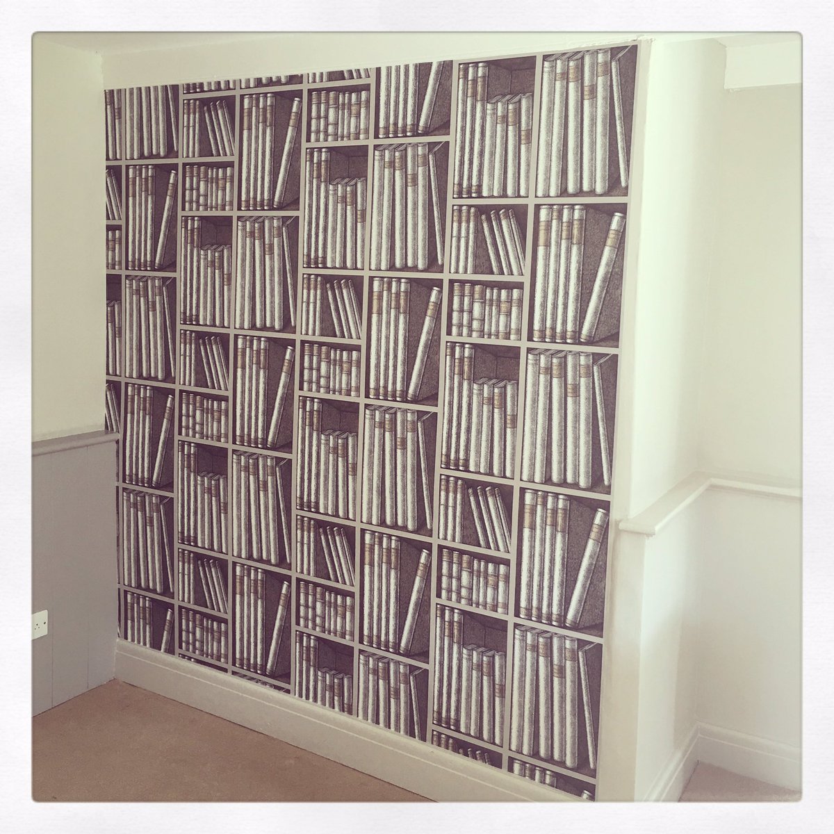 Cornwallinterio's tweet image. Some gorgeous #coleandson #wallpaper #books #exlibris #bookwallpaper #cornwallinteriors