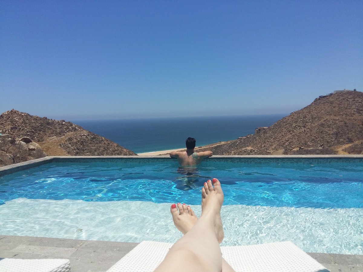 Enjoying the #summer, at spa pedregal! #poolside #mondaygoals