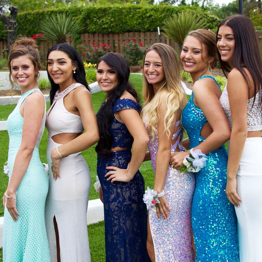 derseyturnpike's tweet photo. I really am so lucky to have such beautiful friends #prom2k16 #WWCDD 💃🏼❤️ https://t.co/v2Dre9u5TY