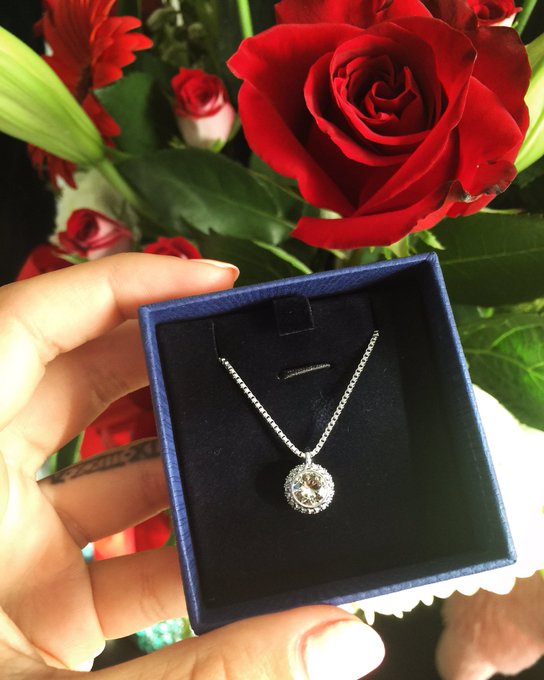 1 pic. Happy Anniversary to us❤️?❤️ I love you Kevin? https://t.co/wuCsA4M0ro
