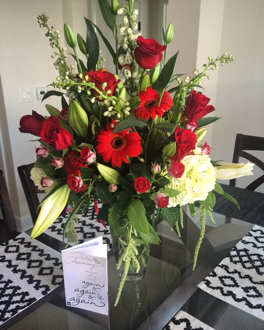 2 pic. Happy Anniversary to us❤️?❤️ I love you Kevin? https://t.co/wuCsA4M0ro
