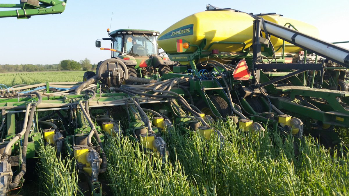 MelLuymes's tweet photo. Awesome trip to the Mulock Farm @stripper16 innovating with #biostriptill #plantgreen #rollercrimp #plant16 #ontag https://t.co/TsOh1JAOnl