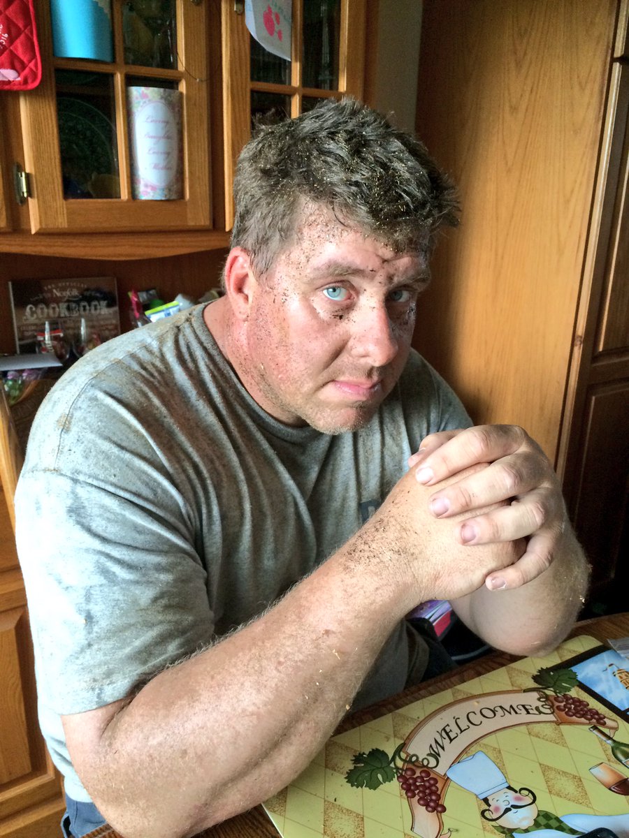 JasonBarnucz's tweet photo. The long weekend is over. 3 days of homeowner hell. #Fthishouse #advilismyfriend #hulksmash #need2fish https://t.co/LsJjd4nJmK