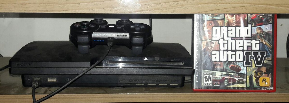 010102010102's tweet photo. My favourite possesion is my PS3, it is used for relaxing and have funny moments @bravocelex @celex_espol #IB600 https://t.co/fTMwPbwdTp