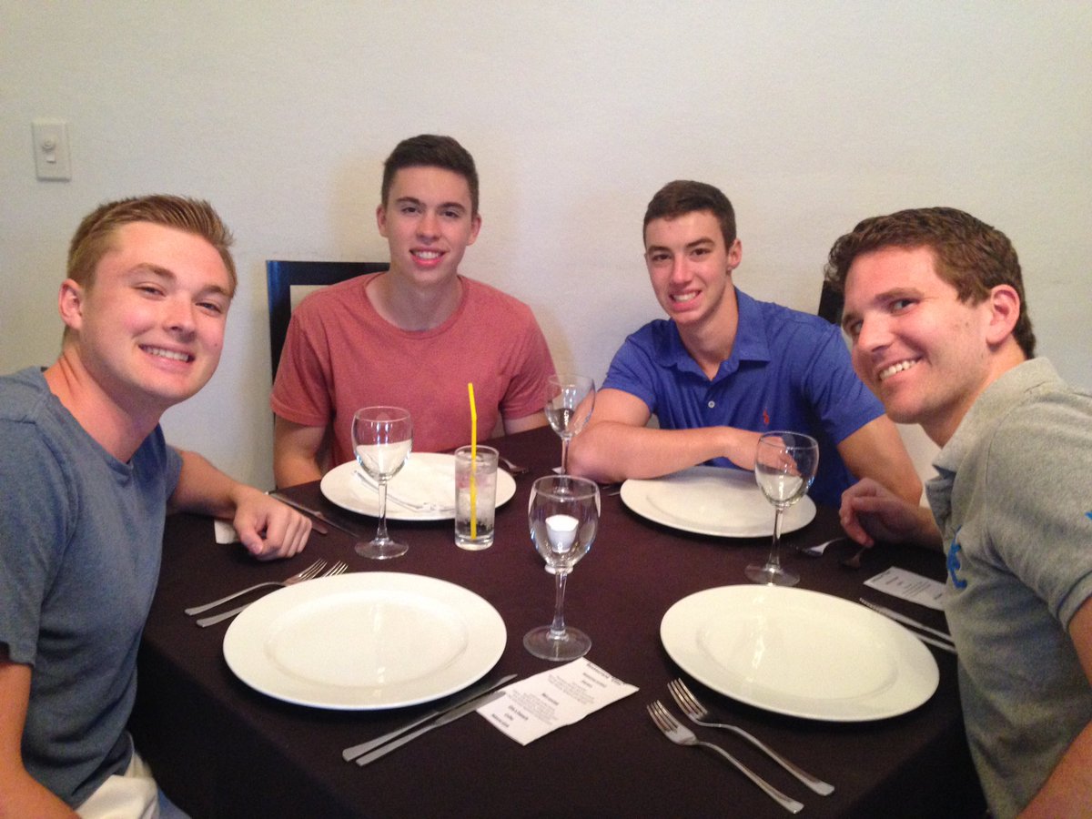 KSBStudyAbroad's tweet photo. Dinner #busc272 https://t.co/4H2bYzKOaf